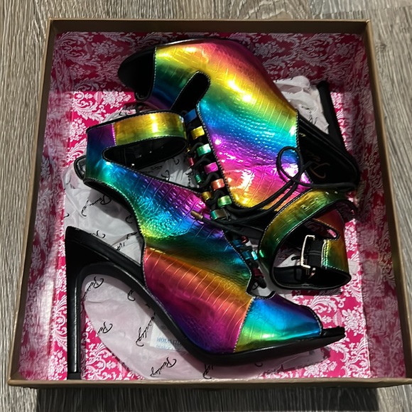 Privileged Women’s multi colored heels worn once… size 8.5 (Cambria) - Picture 10 of 12